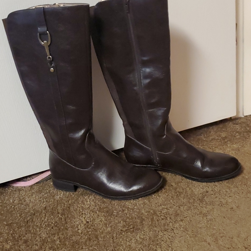 Riding boots